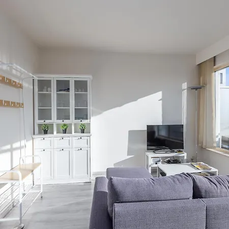 Modern In With Views, Cleaning Included Holiday home